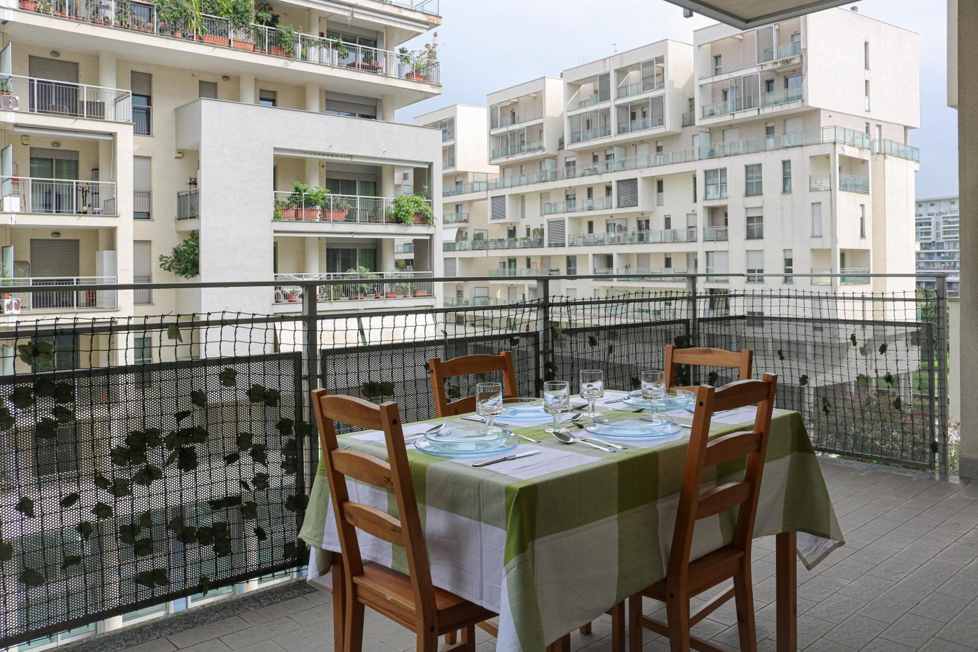 Urban Balcony Hideaway - 3 People Milaan